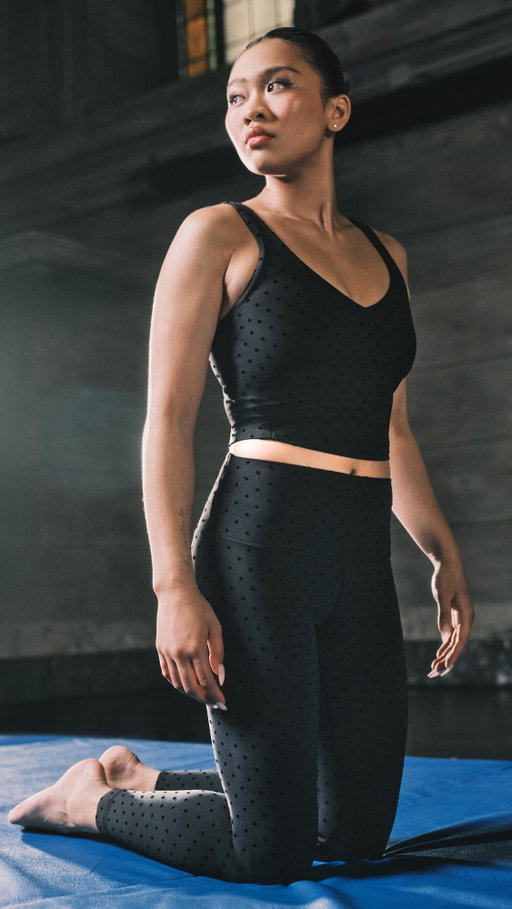 Flip, twist, and gift. Ambassador @sunisalee shares her holiday gift picks, including the iconic Define Jacket, now in the new velvet Polka Flock print. Which of these gifts are making your list?