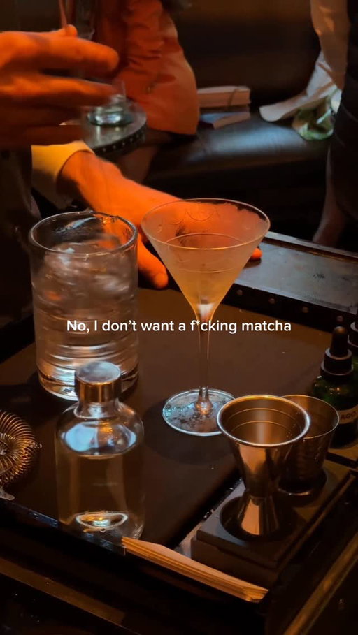 One overpriced, ice cold, dirty martini pls 🥰🍸💫🫒 @theconnaught