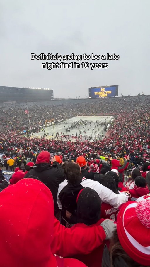 The best way to spread Buckeye cheer is singing loud for all to hear. 🤩🎶