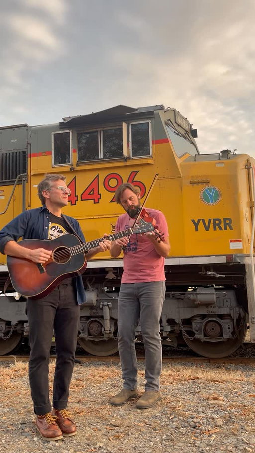 Hope you enjoy us pickin’ the traditional Appalachian tune “Shady Grove”

#folk #livemusic #banjo