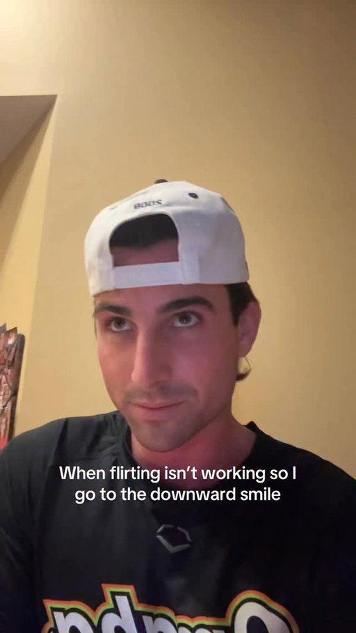 Iykyk🙃❤️ 
.
.
#flirting #downwardsmile #smile #single