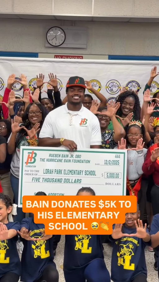 LEGENDARY. Giving back to to his COMMUNITY 🤩🔥 @ba1nnn @hurricanebain 

Miami DE Rueben Bain donated $5,000 to Lorah Park Elementary School, where he attended. Also handed out some customized chains.