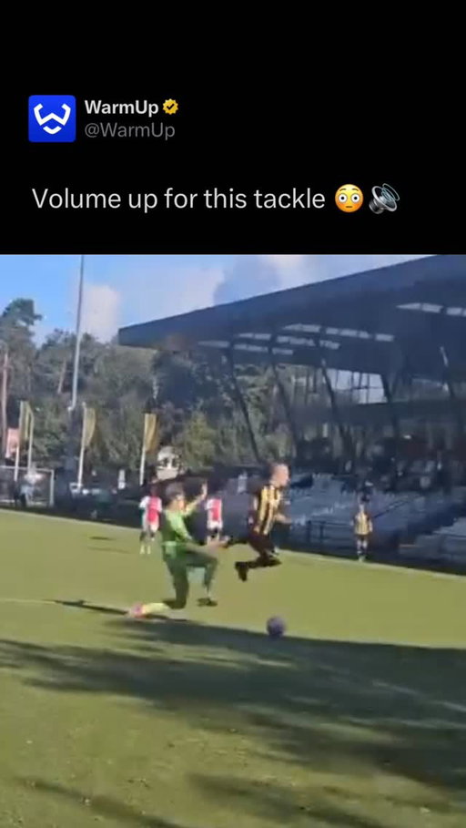 🫣

Some of the worst tackles in football history are remembered for their danger and impact. Roy Keane’s 2001 challenge on Alf-Inge Håland ended Håland’s career early. Nigel de Jong’s chest-high kick on Xabi Alonso in the 2010 World Cup final became one of the tournament’s most infamous moments. Eduardo da Silva’s leg-breaking injury in 2008 and Ben Thatcher’s elbow on Pedro Mendes in 2006 also stand out as some of the most reckless and harmful challenges ever seen.

(Via @arnhem.voetbal) 

#football #sports #viral