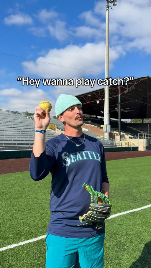 I’m not crazy 😭 @locobeachcoconuts got a great one 

•

•

#trend #team #teammates #crazy #baseball #partner #sports #new #game #catch