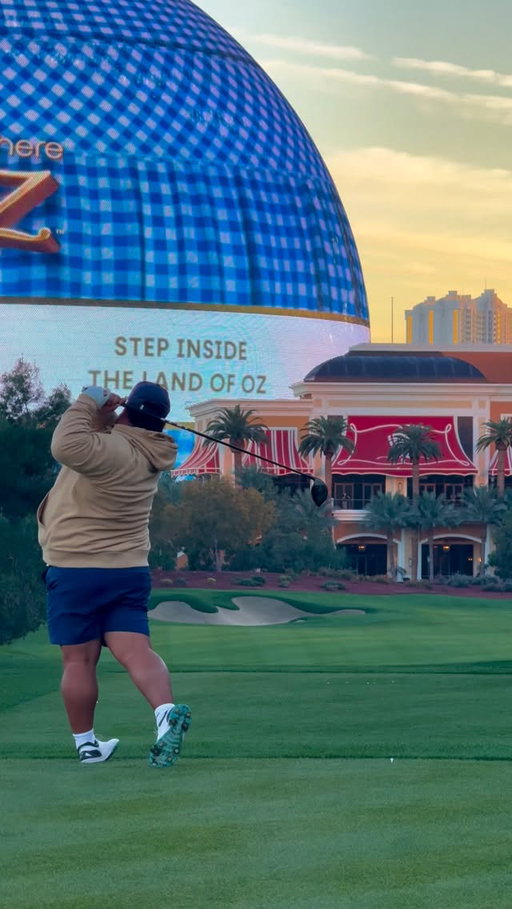 Something special about this place🌎💙
•
Thank you @wynnlasvegas for having us out! This was such an amazing golf course!!!
•
•
•
Photo Cred: @thin.2.win.golf 
#malosigolf #golf #reels #goodgood