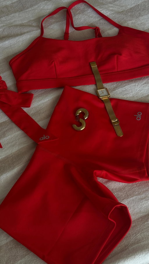 @alo filling my wardrobe with the BEST colours this season. Team red or team chocolate? 🍫 

#aloambassador
