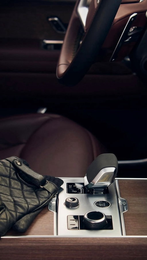 Searching for the perfect slope.

#RangeRover

——

Model shown is Range Rover Autobiography, EU specification with optional features. Availability/specifications vary by market, check with your local retailer.