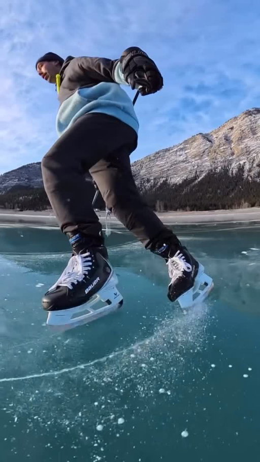 Když jezero zamrzne, vznikne nejkrásnější stadion na světě ❄️⛸

#flylite #bauer #lake 

📹 @jortomedia