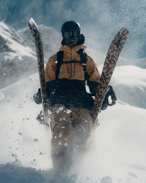 Made to move in the alpine, the @arcteryx x Atomic Maverick 105 CTI reflects the way @weazydavis skis - with style and strength. A fusion of precision and craft, shaped by the mountains.
The full limited-edition collection is now live on atomic.com 👉 link in bio.

#weareskiing #freeride