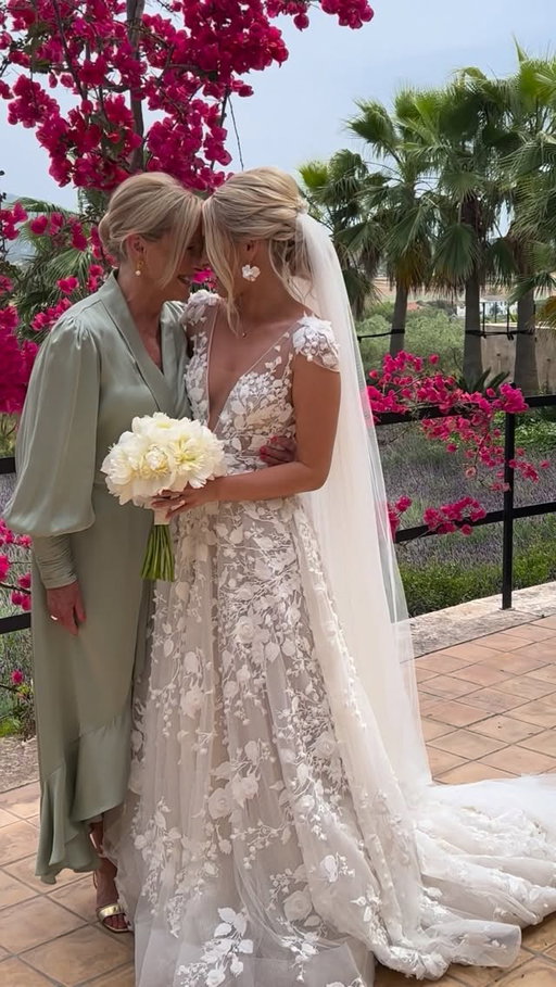 Just over six months have passed since I lost my beautiful mum, and I still can’t believe that we will never meet again in this lifetime. We’ll never dance together again, never laugh with each other again, and I’ll never feel the safety of being wrapped up in her arms again. Everyone else’s world keeps on turning, but my world will be forever shattered 💔