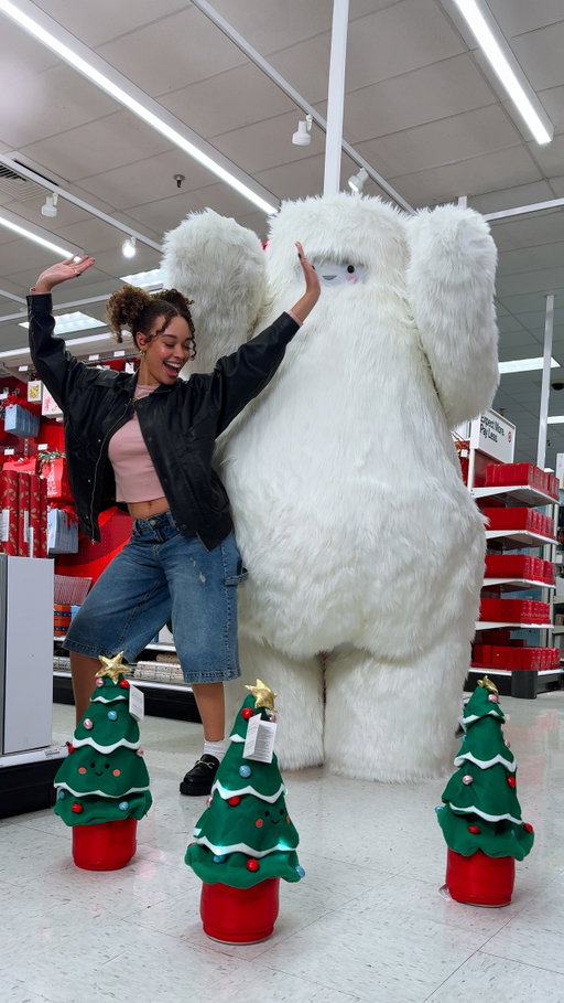 Cart full, heart full…camera roll full 🛒❤️ That’s the magic of Target ✨

Starring @omgkaylin and @danamoonme 🌟 #TheSixTripsofTarget