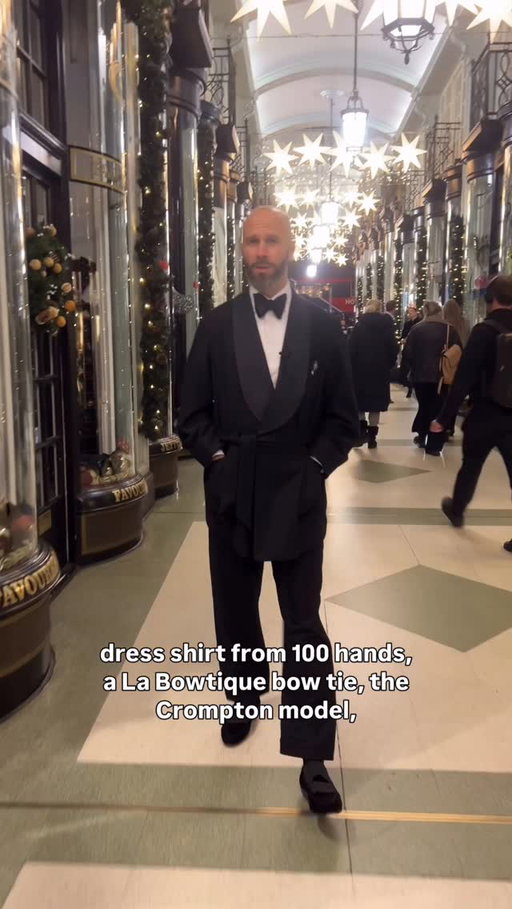 Walkie Talkie 59

Walking through the Piccadilly Arcade before our Christmas drinks
Talking about my Bryceland’s ‘lounge jacket’ tux

Wearing:
- Bryceland’s MTO Lounge Jacket and Trousers
- 100 Hands pleated dress shirt
- La Bowtique ‘Crompton’ bow tie
- Baudoin & Lange velvet slippers