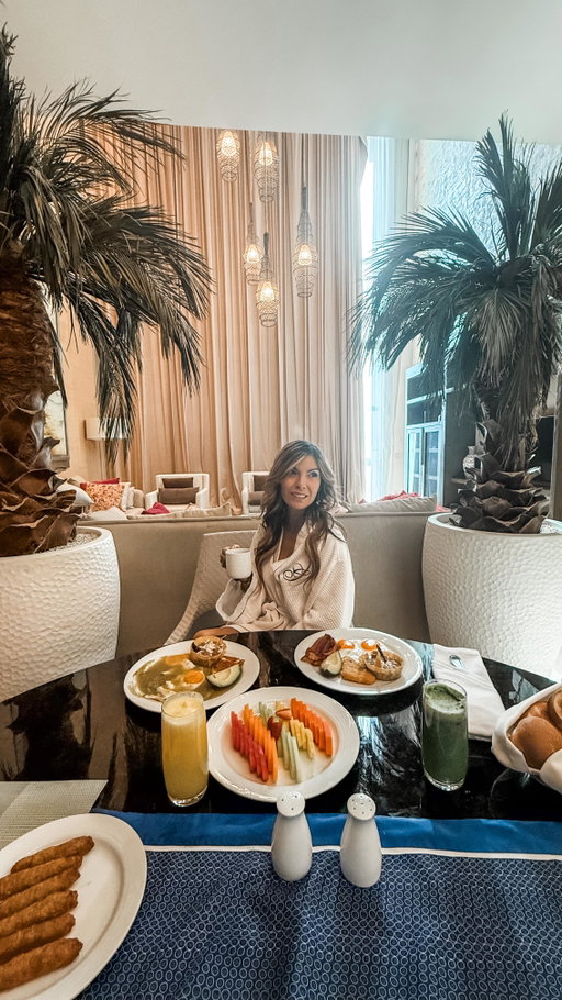 I was invited to @ludo.cirquedusoleil preview and with this invitation I stepped into a world of refined elegance at the Grand Luxxe at @vidantaworld. 🌿✨ This two-story suite redefines luxury with a fully-equipped kitchen, sophisticated dining area, expansive living room, and your very own private plunge pool—where every detail is curated for ultimate relaxation. 

A sanctuary designed for those who seek the finest in life. 🖤 #Vidantaworld #GrandLuxxe #ChicGetaway LuxuryRedefined PrivateEscape