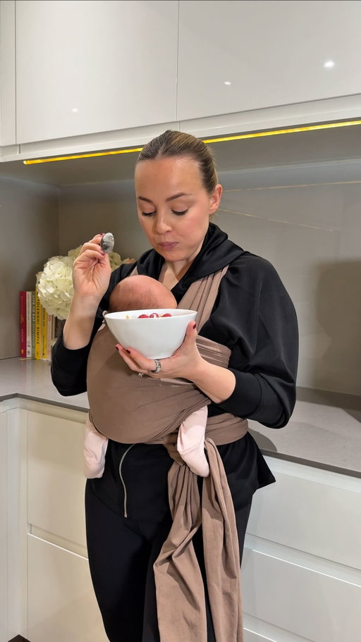 I swear nothing now makes me more excited than my morning coffee ☕️ 

AD | My @delonghiuk Rivelia means I can have bean to cup coffee at the press of a button. And today I'm energising for my first workout post having Jeannie. 

And before you get too excited, my workout is consisting of breathing, and some deep core connection work.  Recovery from birth needs time, patience and an understanding that we rebuild brick by brick. So don't expect any big workouts from me any time soon, but this is a realistic and a long term game plan to build back up to full strength again.

#coffee #postpartum