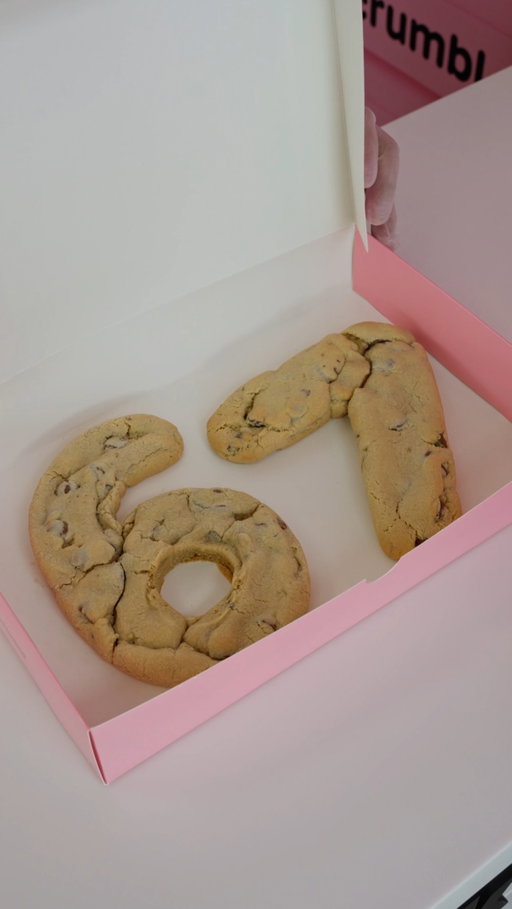 6-7? BET 🙌 Buy 6, get the 7th FREE. Today in-store only! 🍪 #Crumbl

Valid in-store only Dec 4. Limit one free item per Large 6-Pack. Any item qualifies. While supplies last.