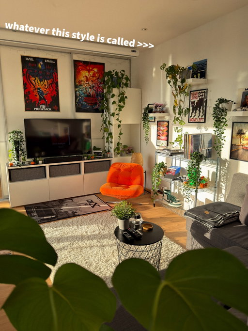 whatever this style is called… it finally feels like home.

#apartment #homeinspo #homedecor #roomlights #cozysetup #livingroomdesign #ambientlight #roomideas #apartmentliving #roomtour