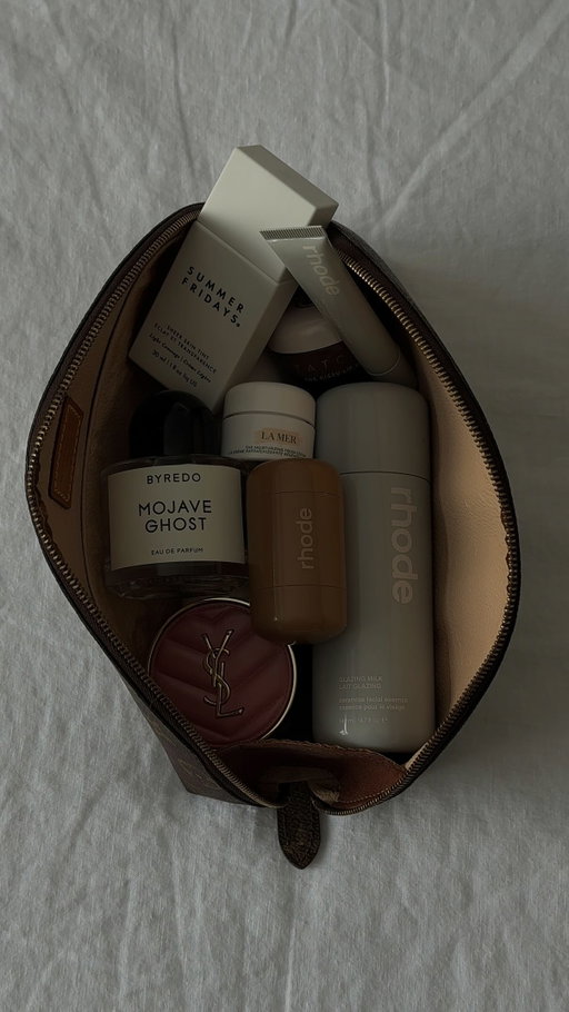 Stepping up my self care routine this winter! Spend a Wednesday night at home with me doing a little extra pampering 🤍 

Skincare routine:
@rhode glazing milk
@caudalieus vinoperfect serum 
@lamer eye concentrate 
@tatcha kissu lip mask 
@sharkbeautyca cryoglow mask 
@dysonbeauty hair oil 

#torontobeautyblogger #selfcareroutine #aestheticnightroutine #cozynightin #romanticizeyourlife #selfcarenight #winterskincare #softgirlaesthetics