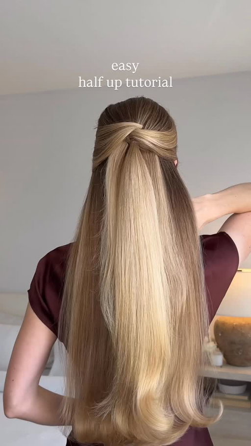 easy half up half down tutorial♥️

#hairtutorial #halfuphairstyle #halfuphalfdown #longhairstyles #easyhairstyles