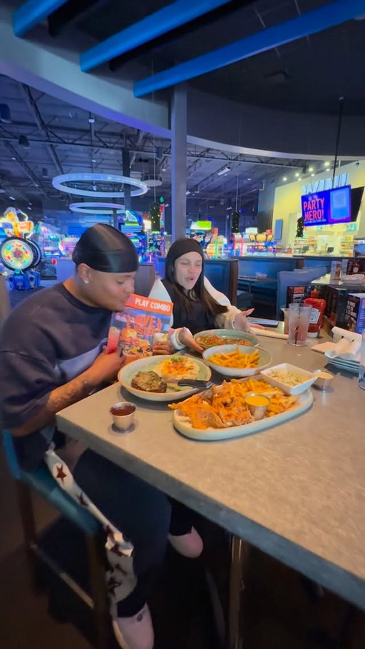 A little daytime escape to @daveandbusters 😅🕹️ Good food, good games, good energy every time 🔥 #DaveAndBustersPartner #EPCAtDnB #EatAndPlay #ad