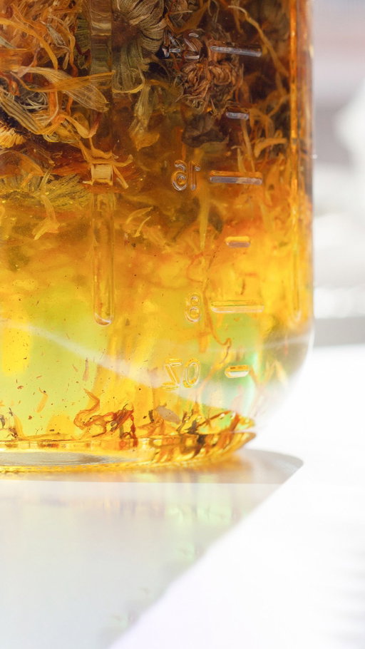 🍃 When we say truly natural, we mean it. That’s why our herbal infusions are crafted in-house, so your skin can soak up all the goodness of soothing, nourishing plants like calendula and comfrey. You’ll find these beautiful infusions in most of our skincare and they’re a big part of why our formulas feel so gentle, comforting and special. ✨