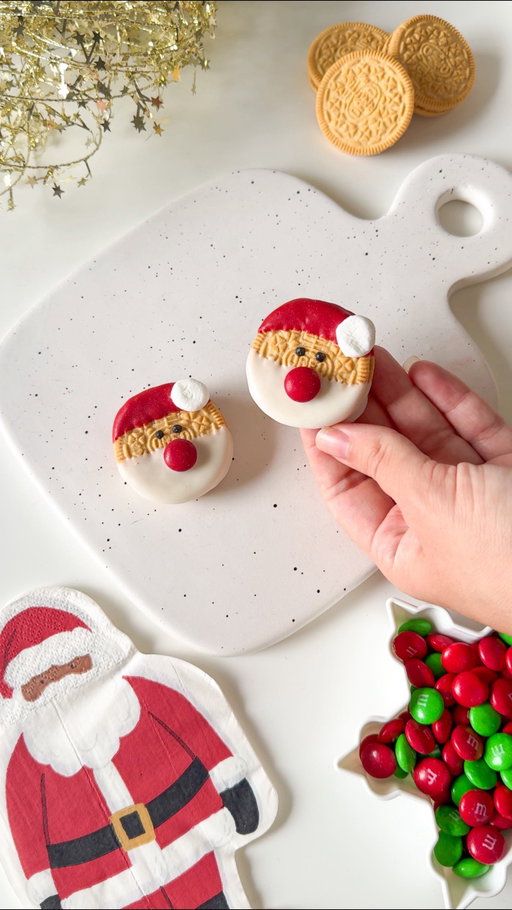 Easy Santa Cookies🎅🏼✨

What you will need:
* cookies (I used Oreos)
* White chocolate 
* Red Candy melts (also known as waffers or dye white chocolate red) 
* Black icing (could also use milk chocolate 
* Chocolate candy (I used M&M’s)
* Mini marshmallows

Check out my story highlights for upcoming treats and
Follow along for more holiday and treat inspo!✨🎄

#christmastreats #christmasideas #christmasinspiration christmasfood christmascharcuterie christmaspartyideas christmassnacks

Christmas treats, Christmas ideas, Christmas inspiration, Christmas food, Christmas charcuterie, Christmas party ideas, Christmas snacks