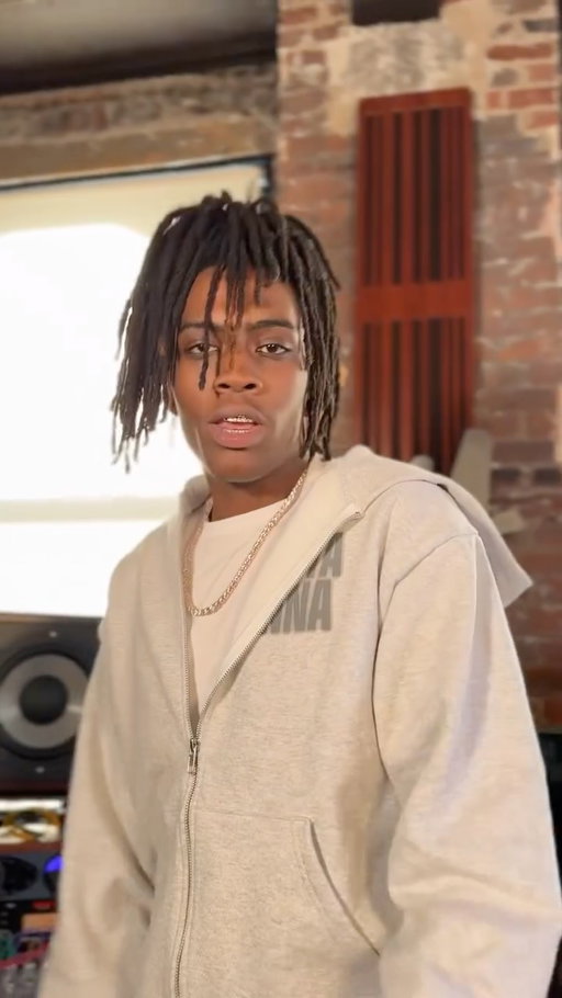 @fattmack_ stopped by the studio & previewed songs off his next project ‘McKenzie’ 🔥🔥

Listen to his new single “5 Minutes” OUT NOW on Audiomack 

#fattmack