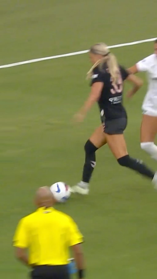 TIERNAN IT UP ⚡ ⁣
⁣
Take a look back to Riley Tiernan's 8th goal of her rookie season.⁣
⁣
Best of 2025: Day 4/31