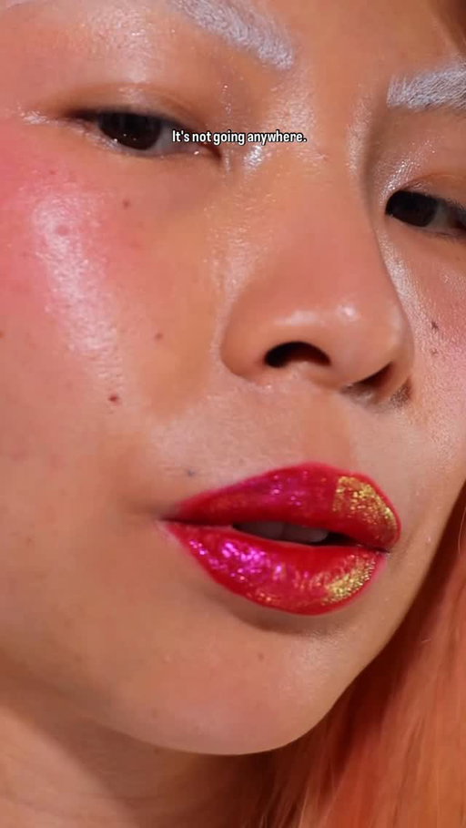 A sparkly lip combo with no fall out that you can kiss under the mistletoe? Look no further & save this and enjoy that kiss! 😘

@queencosmeticsstore lip liner - passion, liquid lipstick- power trip*
@violette_fr line liner - aurora*

*PR w no obligation #holidaymakeup #holidaylips #lipcombo