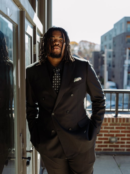 First year with Pursuit and @ohiostatefb for Right Tackle @iam.phillipdaniels but he’s already making himself known!

Pursuit Custom Look
Double-Breasted Black Suit
Black Performance Stretch Dress Shirt
Black & Silver Geometric Tie

@sophiayatesphoto & @wearecapturedphoto