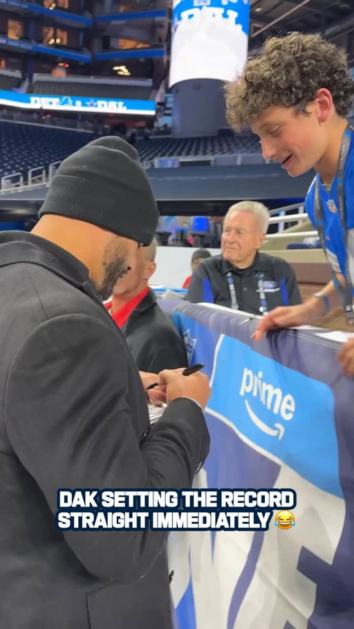 Had to ask the important questions before signing this Lions fan’s card 😅

DALvsDET on Prime Video
Also streaming on #NFLPlus