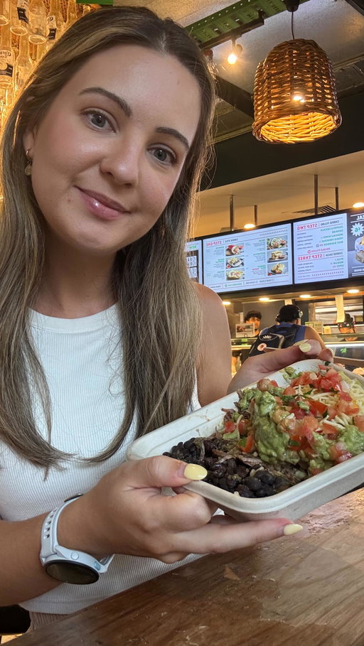 🌯 There is a new 12 hour slow cooked Beef Barbacoa at @madmex, so of course I had to try it!
📍Mad Mex Rouse Hill

🌱 Fresh ingredients
🌶️ Authentic chipotle chilli’s
🥩 Slow cooked and shredded in-store

AD | #foodie #burrito #sydneyeats