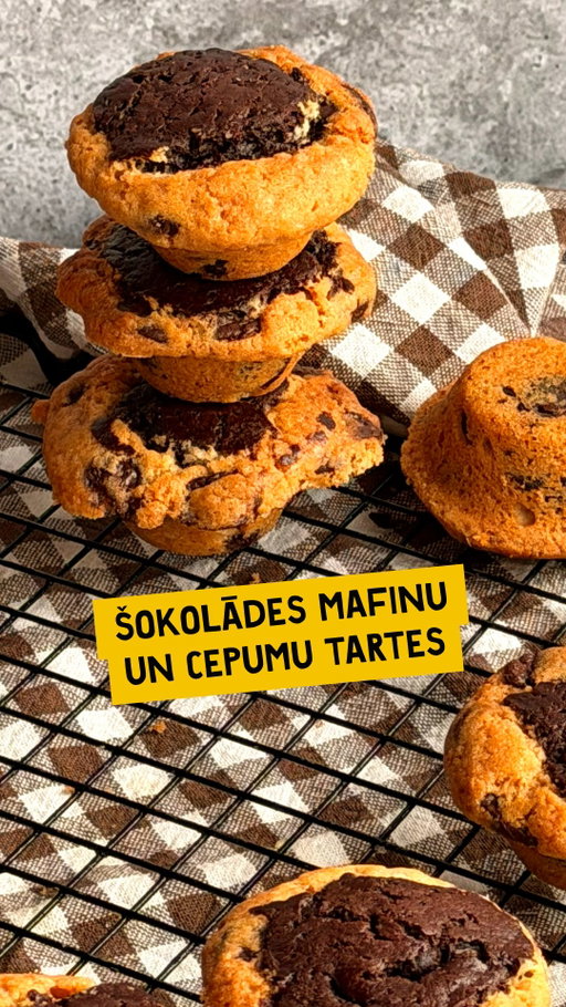 🧁 Kad mafins satiekas ar šokolādes cepumu, rodas kaut kas ļoti gards! 🍪

Šīs tartītes ir kā divi deserti vienā. Kraukšķīga cepumu maliņa ar mīkstu šokolādes mafinu iekšā. Iesakām ikvienam pamēģināt, pagatavošana ir patiešām vienkārša!