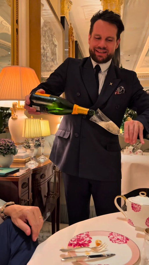 Jasmine pearls tea and champagne: an exquisite combination to showcase true luxury and status. @otaa

#luxurylifestyle #privileged #madeinitaly #bespoke #tailoring #makemillions #otaa #london