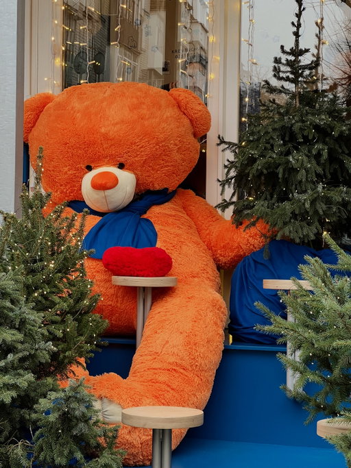 Різдвяна казка вже у me&me 🎄

ялинки, вогники, ведмедики та багато посмішок — новорічне диво відчувається у сердечку на всі 100% 🧸

а ще в меню me&me зʼявилися нові різдвяні десерти, коктейлі та напої, тому ці свята точно обіцяють бути солодким та дивовижним ✨

вже завтра зустрічаємось на вул. Перемоги 20 на me&me Christmas cocktails party! 

До зустрічі 💙