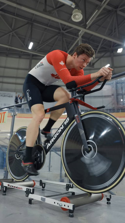 One month until National Championships….one month until my annual attempt at the KILO! 
Have to get the position dialled in!

#trackcycling #fixie #velodrome