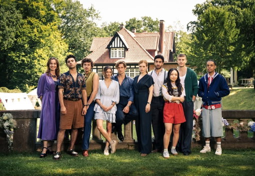 Ruby & James‘ story is far from over. Filming of Maxton Hall Season 3 has officially wrapped.