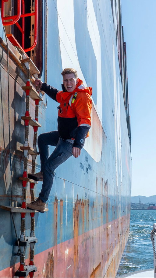 Massive ships. Violent currents. One of the most treacherous bays on Earth.

This is the world of the San Francisco Bar Pilots.

🎬 Full video live on YouTube @sameckholm