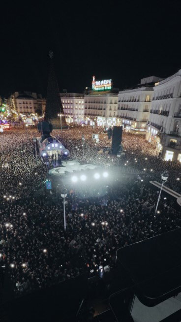 El Encuentro. En colaboración con Apple.
@little.spain transformó la Puerta del Sol de Madrid en un gran escenario en el que más de treinta iPhone 17 Pro capturaron cada detalle de una noche inolvidable.

Con actuaciones de:
@amaia
@dellafuente
@israelfernandezcantaor
@yeraicorttes

El Encuentro. Commissioned by Apple.
@little.spain turned Madrid’s iconic Puerta del Sol square into an immersive stage for one night only, then captured every detail with over thirty iPhone 17 Pro devices.

Performances by:
@amaia
@dellafuente
@israelfernandezcantaor
@yeraicorttes

#ShotoniPhone17Pro