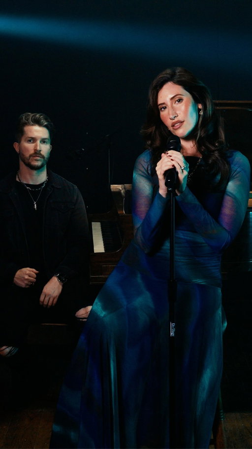 Numb…but if it was sung in an ice castle 🏰❄️

Officially streaming on all music platforms! Head over to YouTube to watch the full music video. Link in bio 💙

@linkinpark #linkinpark #numb #frozen #disney #disneyprincess