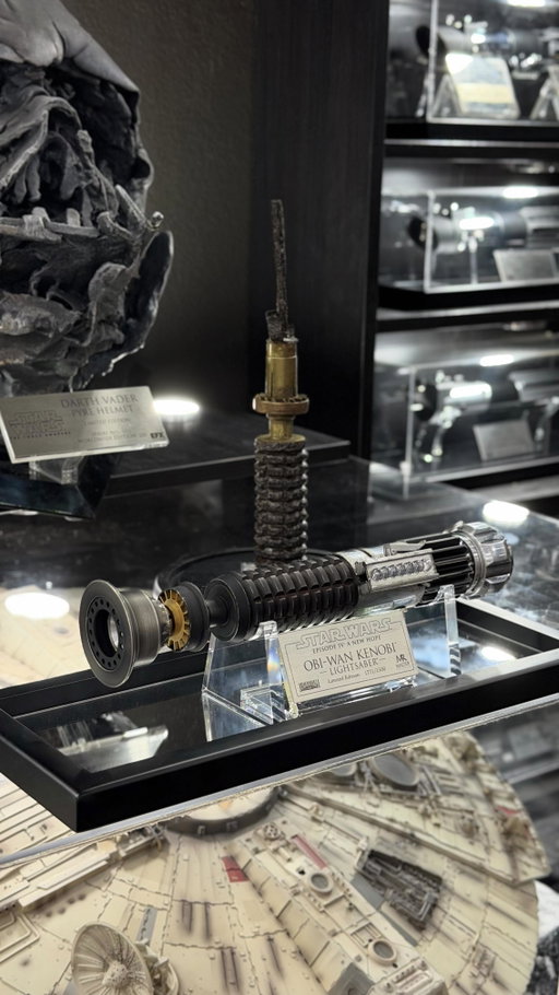 Did you know that Obi Wan Kenobi’s lightsaber from A New Hope in 1977 was made from random parts like a WW1 rifle grenade and a sink knob 🚰

#lightsabers #lightsaber #starwars #anewhope #obiwankenobi #starwarshistory