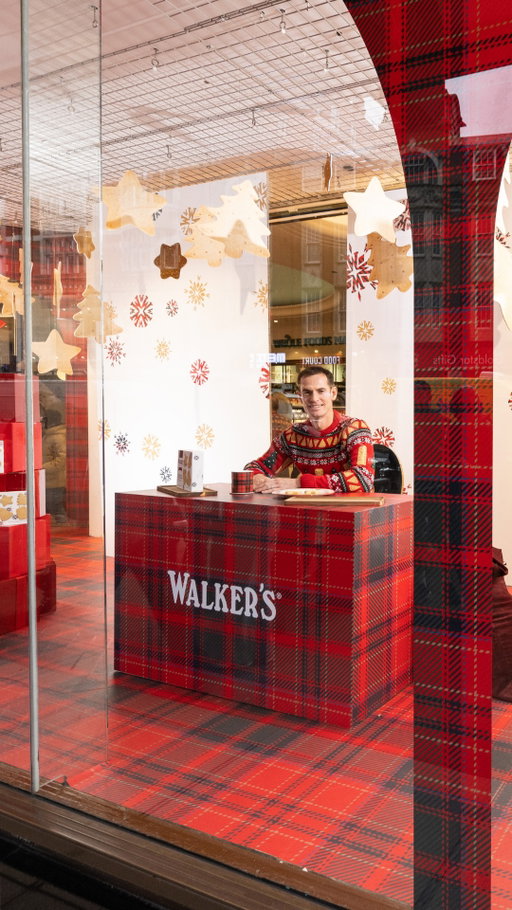 Christmas magic at @wholefoodsuk with @andymurray.

Andy brought Scotland at its finest to Whole Foods High Street Kensington for a morning of festive fun, recreating a scene from our Christmas advert in our window display. 

Some lucky fans and shoppers got their packs of Walker’s Shortbread signed and had the chance to chat with Andy about their favourite holiday traditions, a lovely way to start the season!

Were you there? Tag us in your photos, we’d love to see your highlights from the day.

#WalkersShortbread #ScotlandAtItsFinest #WalkersXAndyMurray #AndyMurray #AWeeBitOfScotland #WholeFoods #WholeFoodsUK #Festive #London
