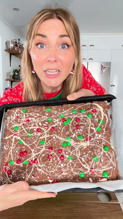 Welcome to 6 days of Christmas cooking with @harrisscarfe 🌲 Starting off strong with Christmas Crack - the ultimate edible gift! #christmascooking