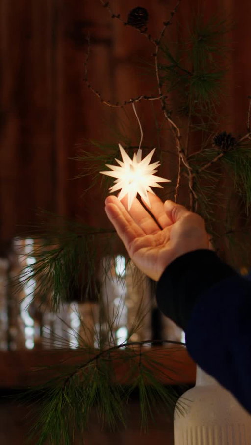 That Hallmark holiday magic 🪄🎄

Captured by the incredible @daph.nico 🎥

@experiencepicton
@grangewinery 
@eddiepec 
@bloomfieldreccommittee 
@deptofillumination 

#VisitTheCounty #PrinceEdwardCounty #PEC #HolidaySeason #DestinationOntario #SouthEasternOntario