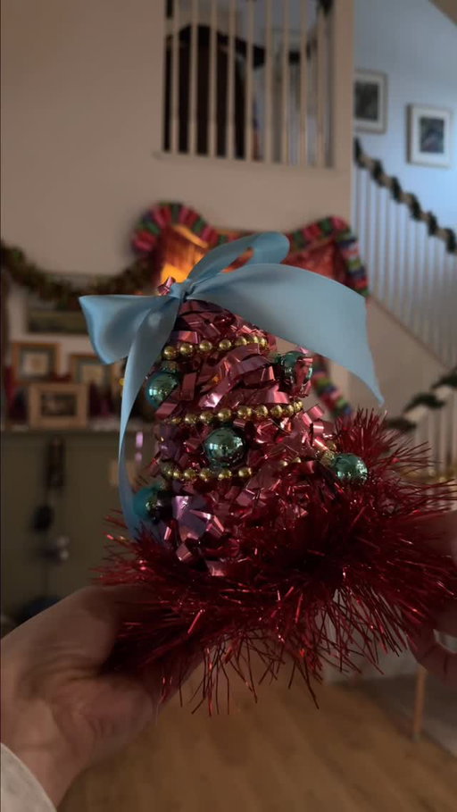 probably one of my favorite diys of the season!!🎀 #kitschy #kitschychristmas #christmas #christmasparty #partyhatdiy #diy #crafty #partyplanning