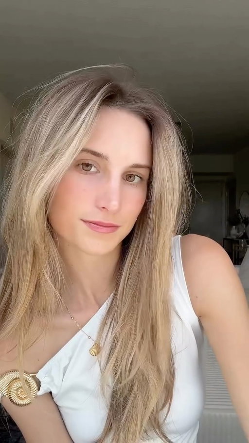 My favorite lip combo @charlottetilbury 🎀

#makeupvideos #makeupvids #beautyvideos #beautyvids #touchups #lipliners #lipliner #glassskinmakeup #glassskingoals #glowyskingoals #glowyskinmakeup