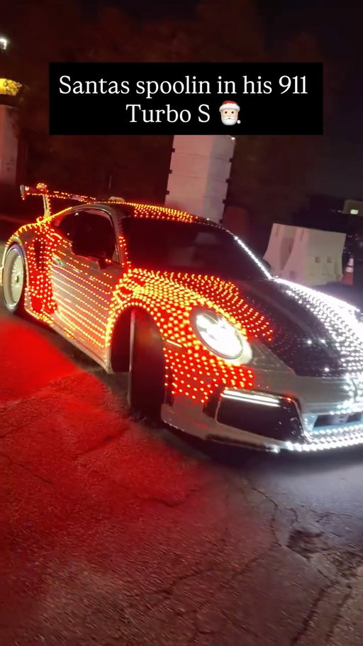 Santa’s spoolin in his 911 Turbo S🎅🏻 #merrychristmas #santa #porschemoment #911turbos #750s #twinturbo