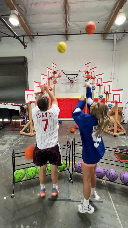 Basketball race vs @jennabandy21! 🏀
-
#basketball #challenge