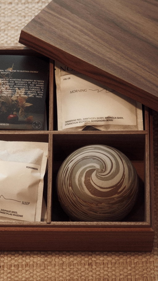 Send this to your bestie who needs a calming tea ritual 🧘‍♀️🎄🍵 

We’re collabing with @noahwellness.co to create the perfect gift set for those who crave rituals. 

Our Tea Ritual Gift Set brings:
- 12 handcrafted loose leaf blends 
- 1 ceramic vessel doubling as a tea cup
- Packed in a walnut wood keepsake box

Dropping this on December 11th in limited quantities 📦🤎