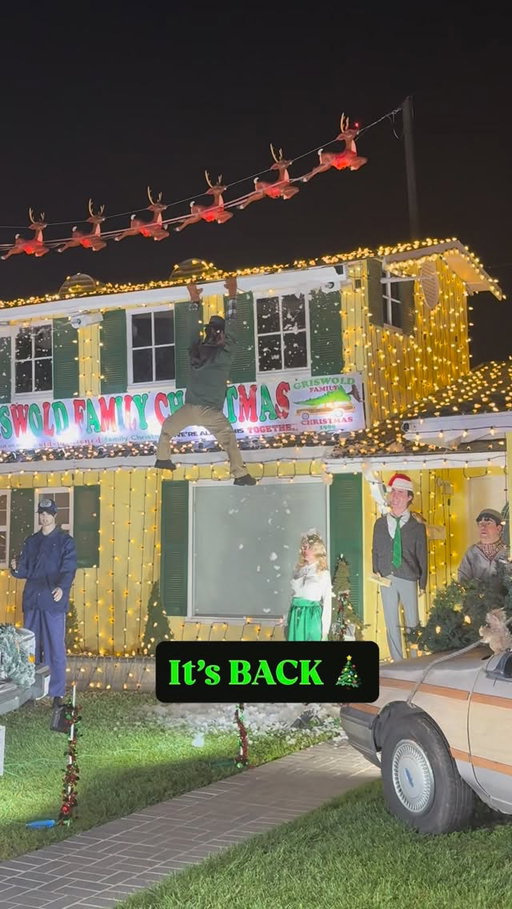 The Griswold House is BACK in La Mirada! 🎄✨
One of the wildest Christmas Vacation displays in SoCal — and it gets bigger and better every year.
Would you visit this? 👇

#GriswoldHouse #ChristmasVacation #LaMirada #HolidayLights #SoCalChristmas #ThingstoDoSoCal #ParksAndCons #christmastime #holidayseason