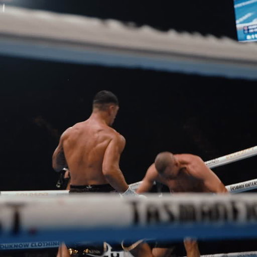 The ringside angle. 😳

#OpetaiaCinkara #Boxing